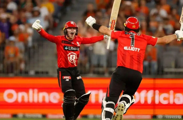 आखिरी गेंद पर छक्का मारा, 19 साल के लड़के ने पलट दिया T20 मैच, BBL में मेलबर्न रेनेगेड्स की जीत