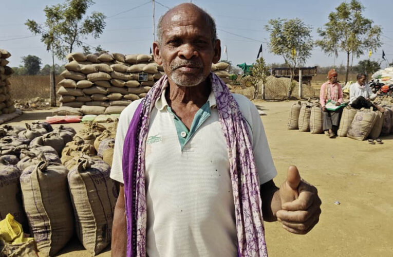 रायपुर : सुशासन की सरकार में मिल रहा किसानों को हक और सम्मान, सुव्यवस्थित केंद्रों में धान बेचकर खिले किसानों के चेहरे