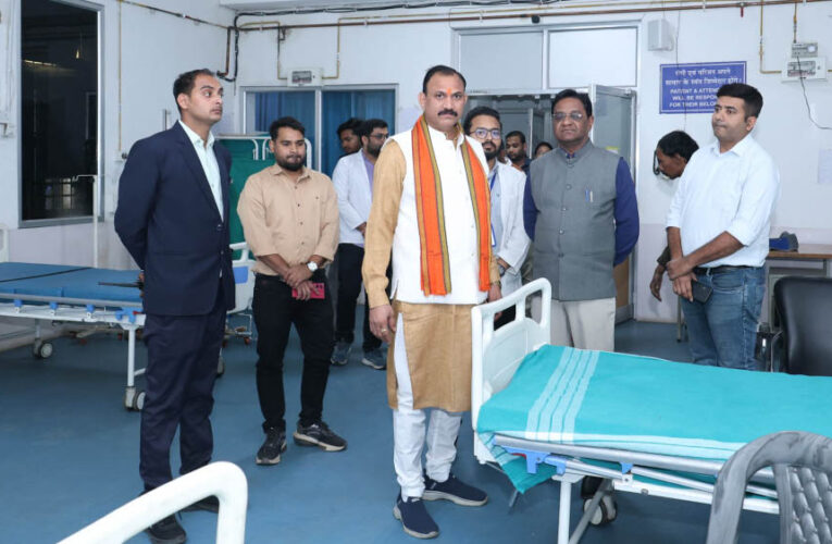 रायपुर: मंत्री जायसवाल ने शहरी सामुदायिक स्वास्थ्य केंद्र का किया निरीक्षण, व्यवस्थाओं को सुदृढ़ करने के दिए निर्देश