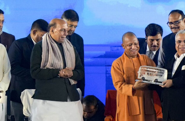 लखनऊ में हिंदुजा ग्रुप की कंपनी अशोक लेलैंड का इलेक्ट्रिक वाहन संयंत्र शुरू