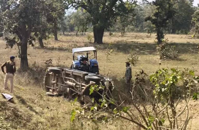 कांकेर में टैक्सी बेकाबू होकर नाले में जा गिरी, दो लोगों की मौत