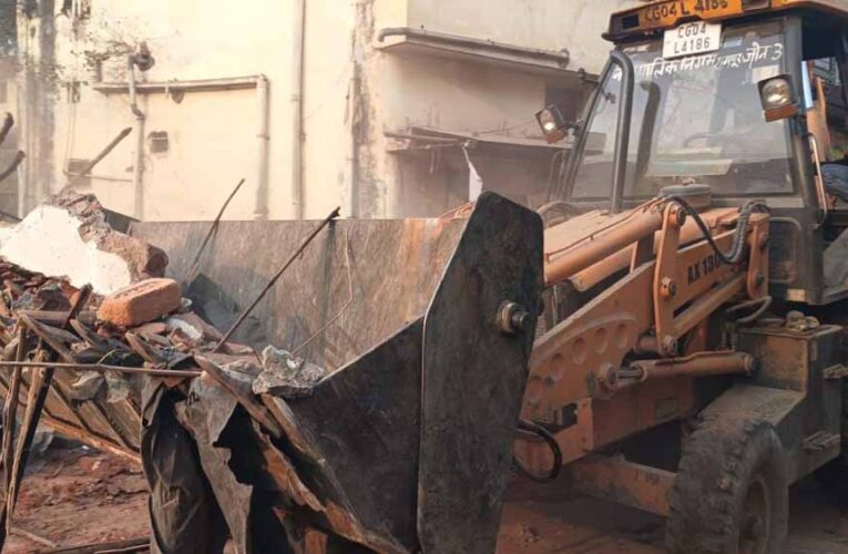 बच्ची से रेप के आरोपी का घर जमींदोज, नगर निगम का चला बुलडोजर