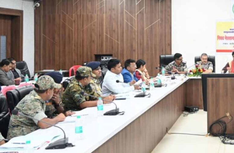 बीजापुर में उपमुख्यमंत्री विजय शर्मा ने बैठक में दिए निर्देश, नई ऊर्जा-रणनीति के साथ विकास में जुटें अधिकारी