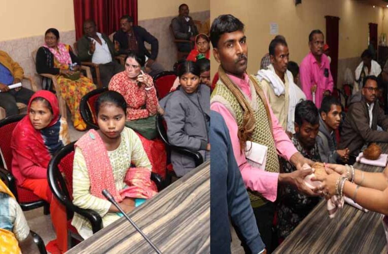 मनेन्द्रगढ़ के अमृत सदन में लगा दिव्यांग शिविर, 80 लोगों की आधार संबंधी समस्याओं का हुआ समाधान