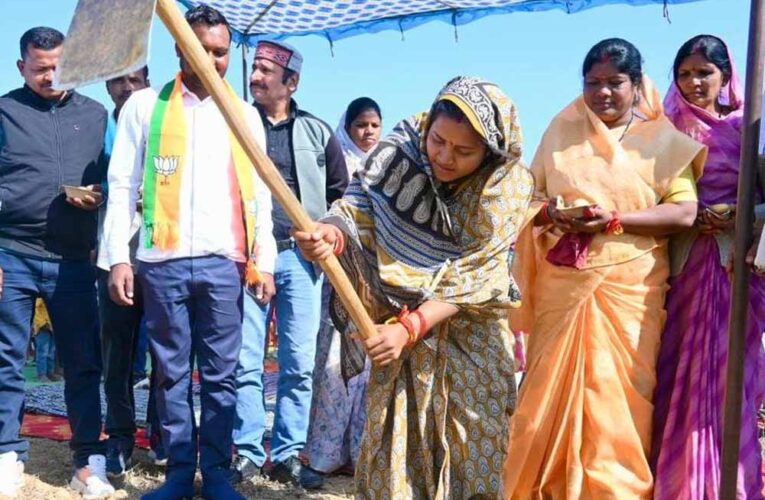 मंत्री लक्ष्मी राजवाड़े ने 15.50 करोड़ की दी सौगातें, ‘सड़कें बनेंगी विकास का आधार’