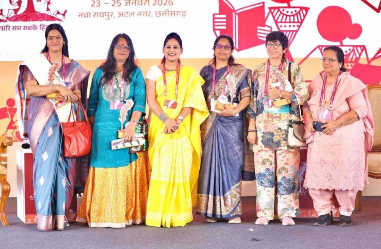 लाला जगदलपुरी मण्डप में महिला लेखन पर विमर्श