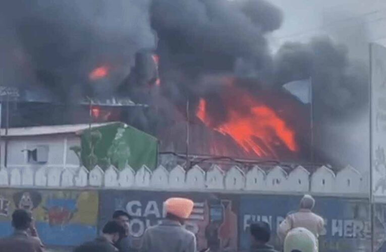 उदयपुर के गेमिंग जोन में लगी भीषण आग, लाखों का नुकसान