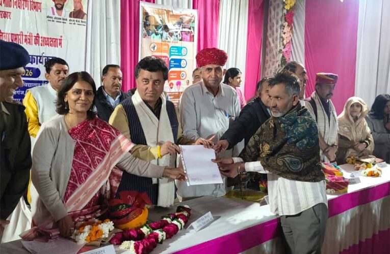 प्रभारी मंत्री बिश्नोई की अध्यक्षता में हुआ जनसंवाद, पालडीएम में सुनी ग्रामीणों की परिवेदनाएं