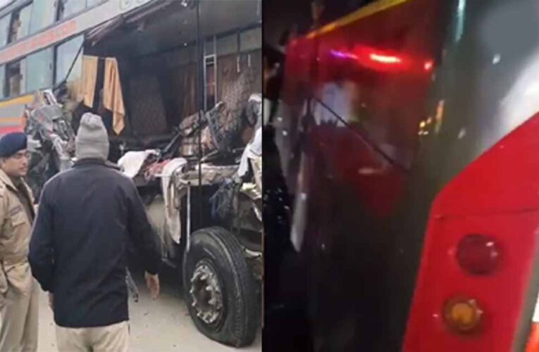 खड़े ट्रेलर में घुसी स्लीपर बस, मां-बेटे सहित 4 लोगों की दर्दनाक मौत