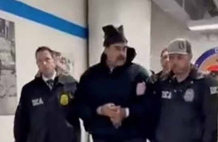 मादुरो के हाथों में हथकड़ी और डिटेंशन सेंटर नया ठिकाना, वेनेजुएला के राष्ट्रपति की आई पहली तस्वीर