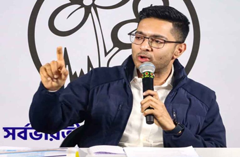 अभिषेक बनर्जी के हेलीकॉप्टर को उड़ान की मंजूरी में देरी, केंद्र सरकार पर साजिश का आरोप