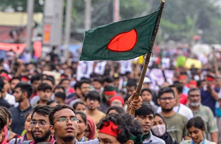 चार्जशीट से इनकार पर उग्र हुआ हादी का संगठन, खून बहाने की धमकी देकर भारत का नाम घसीटा