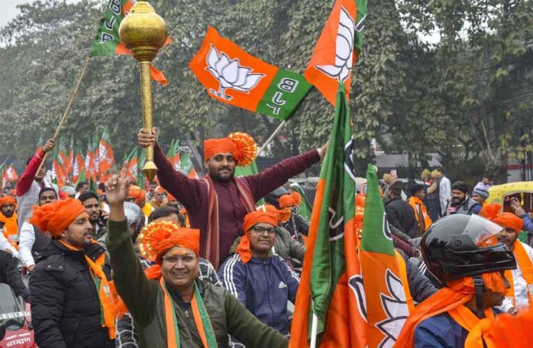 नागपुर में BJP उम्मीदवार की घेराबंदी, नामांकन वापसी के विरोध में समर्थकों ने घर में किया नजरबंद