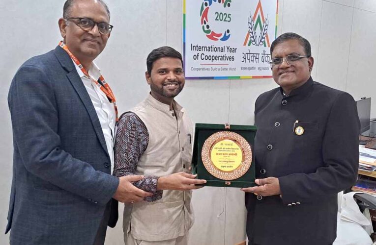 पैक्स कम्प्यूटराईजेशन में देश में प्रथम स्थान हेतु नाबार्ड द्वारा अपेक्स बैंक  पुरस्कृत