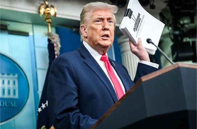 ट्रंप पर टैरिफ का संकट: एक फैसले से अमेरिका को सैकड़ों अरब डॉलर का झटका!