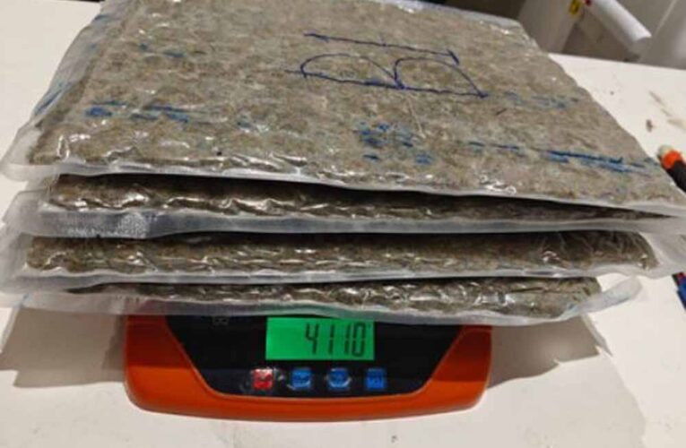 अहमदाबाद एयरपोर्ट पर बड़ा ड्रग्स रैकेट बेनकाब, 12.50 करोड़ की खेप जब्त, 4 तस्कर गिरफ्तार