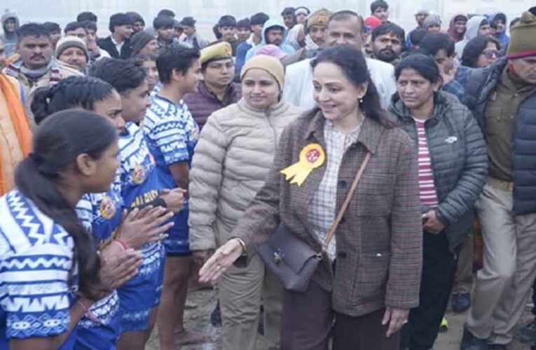 गम से निकलकर कर्म की राह पर लौटीं हेमा मालिनी, धर्मेंद्र के निधन के बाद पहली बार दिखी मुस्कान