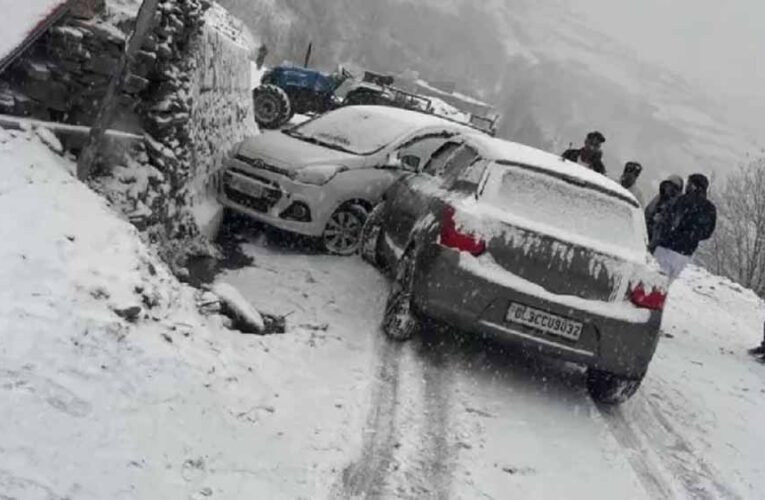 हिमाचल में बर्फबारी का कहर, लाहौल-स्पीति में स्कूल बंद; कल कैसा रहेगा मौसम?