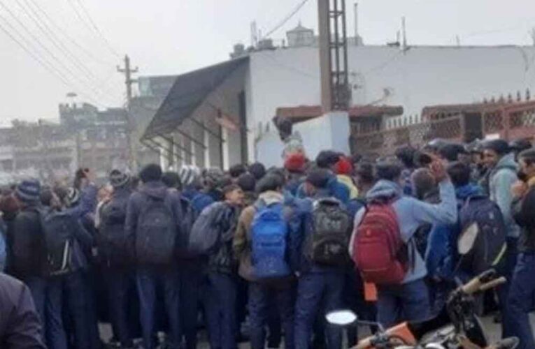 नेपाल के बीरगंज में भड़की हिंसा, मस्जिद में तोड़फोड़ के बाद हालात तनावपूर्ण, भारत-नेपाल सीमा अलर्ट पर