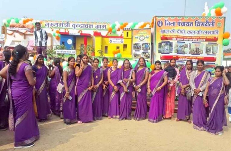 गणतंत्र दिवस पर लखपति दीदी थीम पर जिलों में हुआ झांकी प्रदर्शन