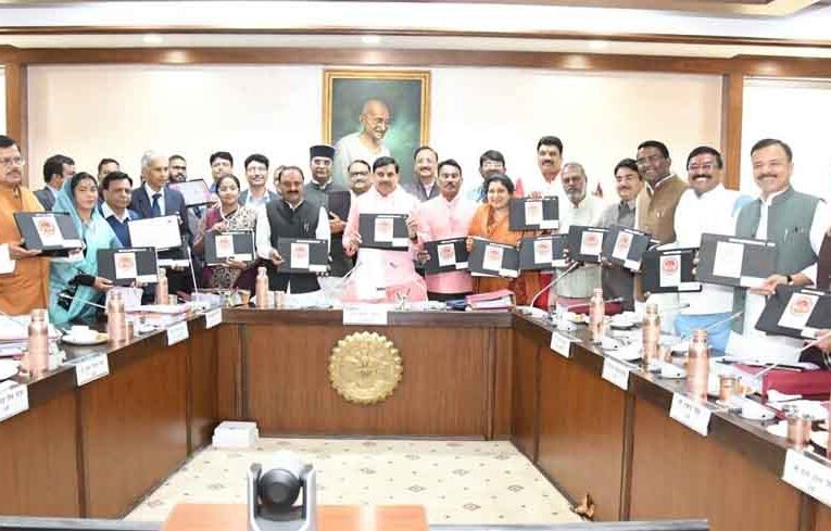 शिक्षकों के लिए चतुर्थ क्रमोन्नत वेतनमान योजना लागू- 322 करोड़ 34 लाख रुपये की स्वीकृति