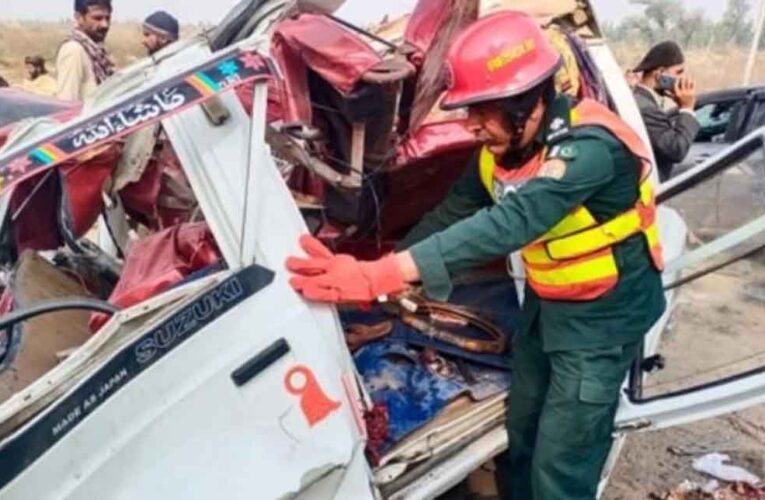 पाकिस्तान के पंजाब में भीषण सड़क हादसा, तीन लोगों की दर्दनाक मौत