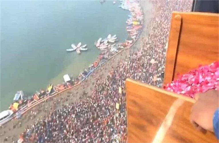 संगम में भक्तों की भारी भीड़, डेढ़ करोड़ से अधिक ने किया पवित्र स्नान