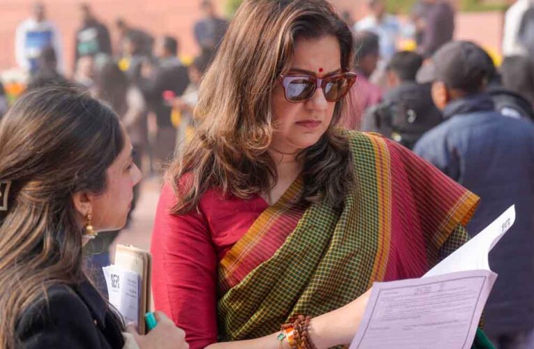 AI से महिलाओं को कम कपड़ों में दिखाने का बढ़ता ट्रेंड, प्रियंका चतुर्वेदी ने जताया कड़ा विरोध