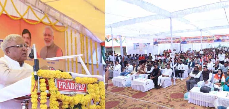 राज्यपाल ने भारिया जनजाति से किया संवाद, हितलाभ वितरण और नवाचारों का लिया जायज़ा