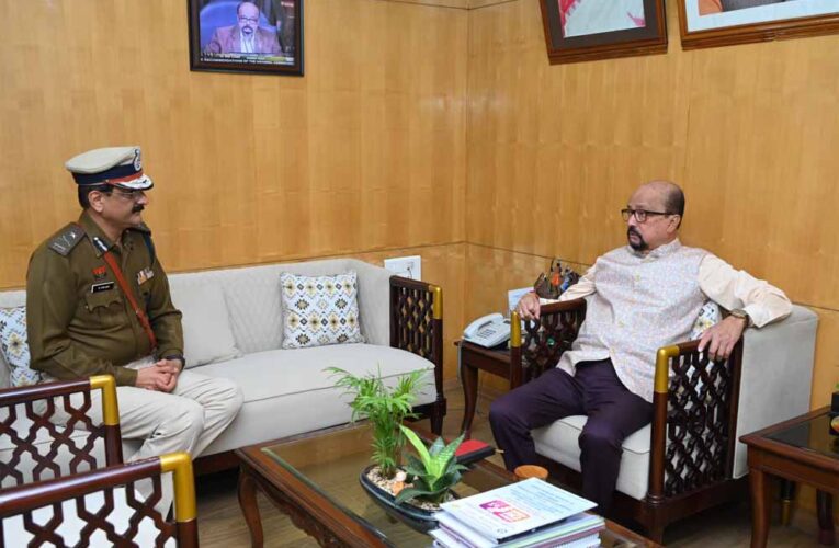 नवनियुक्त पुलिस कमिश्नर शुक्ला ने राज्यपाल डेका से की शिष्टाचार भेंट