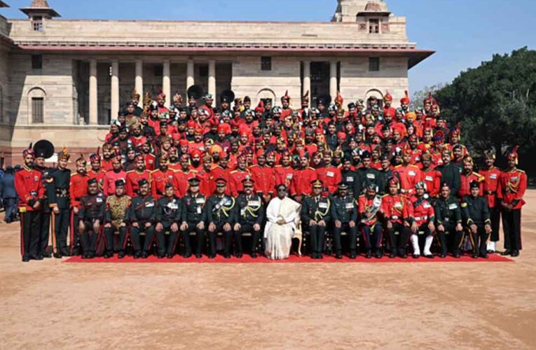 गणतंत्र दिवस समारोह के नायकों से मिलीं राष्ट्रपति मुर्मु, परेड और बीटिंग रिट्रीट के सैन्यकर्मियों का बढ़ाया उत्साह