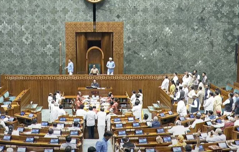 आज संसद में टकराव की आहट: बजट सत्र में मनरेगा, SIR और महंगाई पर सरकार को घेरने की तैयारी