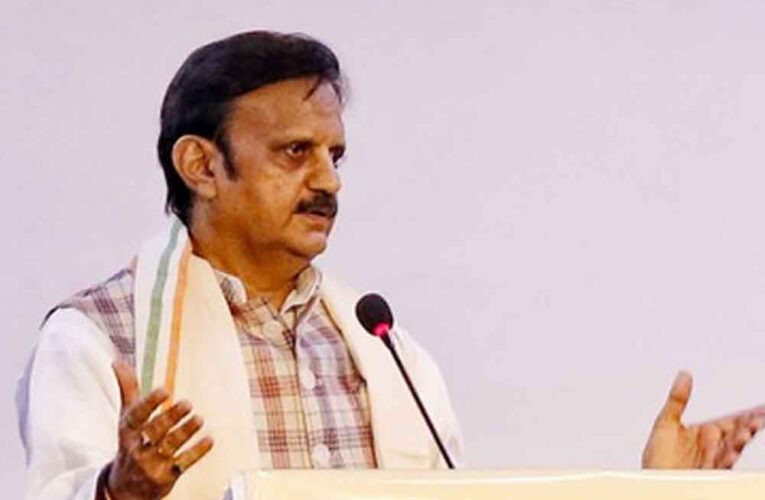 MP में डॉक्टरों–पैरामेडिकल स्टाफ की कमी पर डिप्टी सीएम शुक्ला सख्त, बोले– समयबद्ध भर्ती अब जरूरी