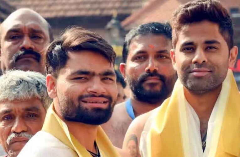 मैच से पहले आस्था का सहारा: पद्मनाभस्वामी मंदिर पहुंचे कप्तान सूर्यकुमार और पूरी टीम