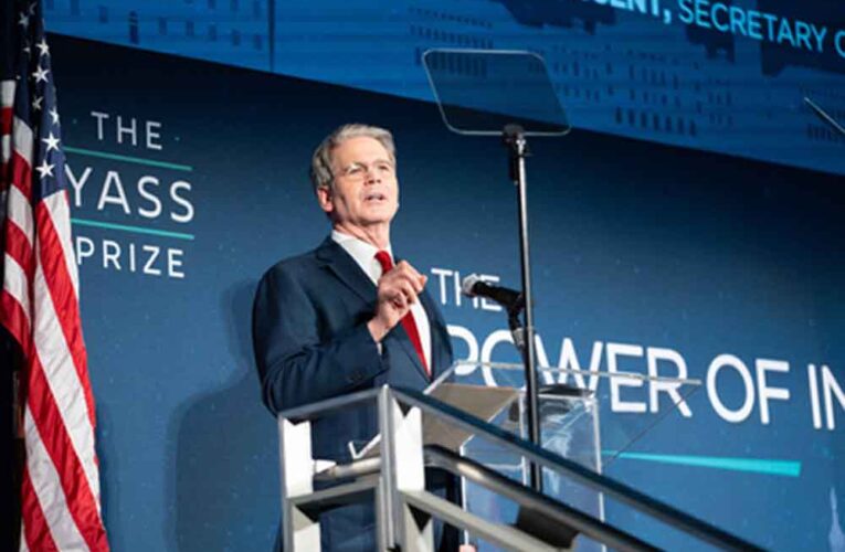 दावोस में अमेरिका का बड़ा बयान: मंत्री बेसेंट बोले– ग्रीनलैंड को यूएस में होना चाहिए