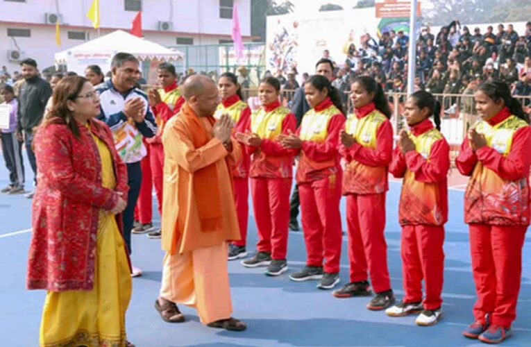 सीएम योगी बोले– खेल से निखरती है प्रतिभा, युवाओं को आगे बढ़ाने की अपील