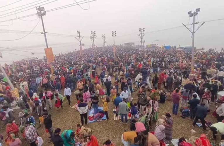 माघी पूर्णिमा पर संगम में उमड़ा जनसैलाब, करीब 2 करोड़ श्रद्धालुओं ने लगाई आस्था की डुबकी