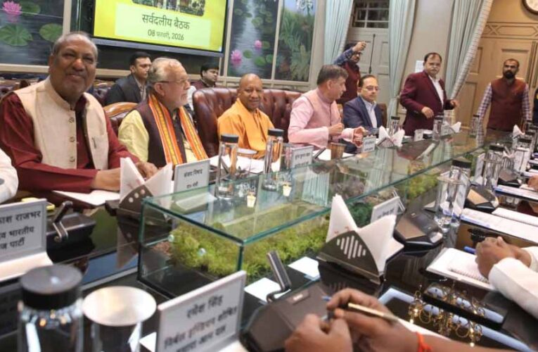 जनता से जुड़े मुद्दों को सदन में रखें, स्वस्थ चर्चा से कराएं प्रदेश का विकासः मुख्यमंत्री योगी