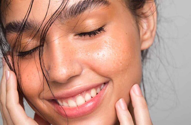 सोशल मीडिया पर ट्रेंड कर रही है ‘स्किन फास्टिंग’, लेकिन क्या यह हर स्किन टाइप के लिए सुरक्षित है?