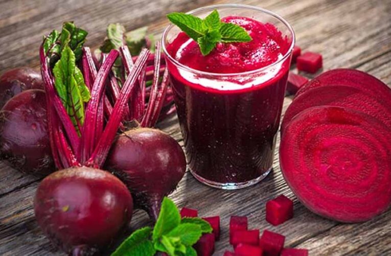 मानसून में सेहत का रामबाण उपाय: चुकंदर के जूस से दूर करें खून की कमी, बढ़ाएं शरीर की ताकत