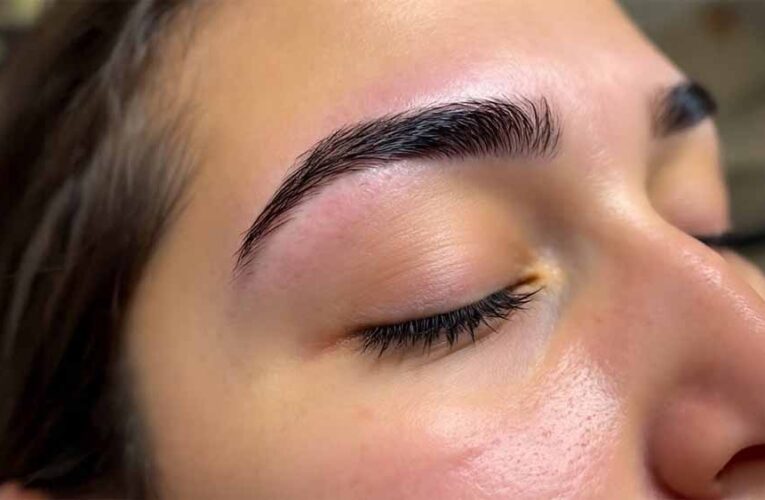 ब पार्लर की ज़रूरत नहीं! इस खास जेल से घर बैठे पाएं नेचुरल और परफेक्ट आइब्रो