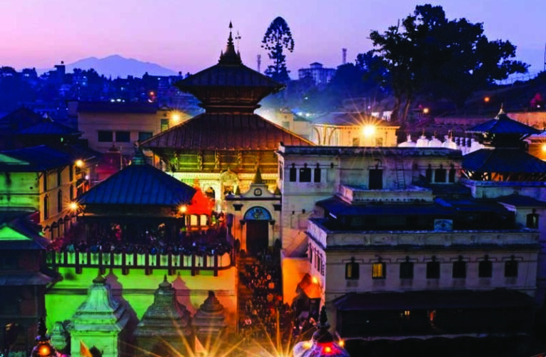 महाशिवरात्रि 2026: नेपाल-भारत में गूंजा हर हर महादेव, पशुपतिनाथ धाम में 3 KM लंबी भक्तों की कतार