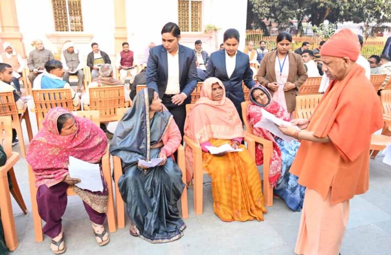 आनुष्ठानिक व्यस्तता में भी मुख्यमंत्री ने जारी रखा जनसेवा अनुष्ठान