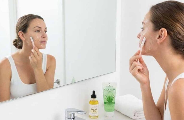 रेज़र लगाने से पहले ज़रूर पढ़ें: चेहरे की ये 5 गलतियाँ स्किन को पहुँचा सकती हैं भारी नुकसान