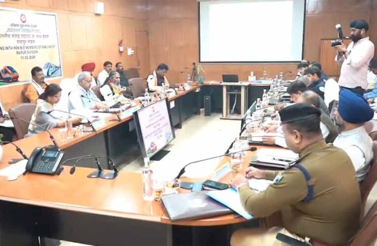 दपूमरे जीएम तरुण प्रकाश के साथ सांसदों की बैठक, रायपुर–दुर्ग स्टेशन री-डेवलपमेंट की धीमी रफ्तार पर चिंता