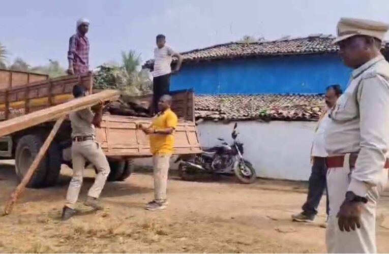 सागौन तस्करी पर वन विभाग का प्रहार, दो तस्करों के ठिकानों पर छापे, 5 लाख से ज्यादा की लकड़ी जब्त