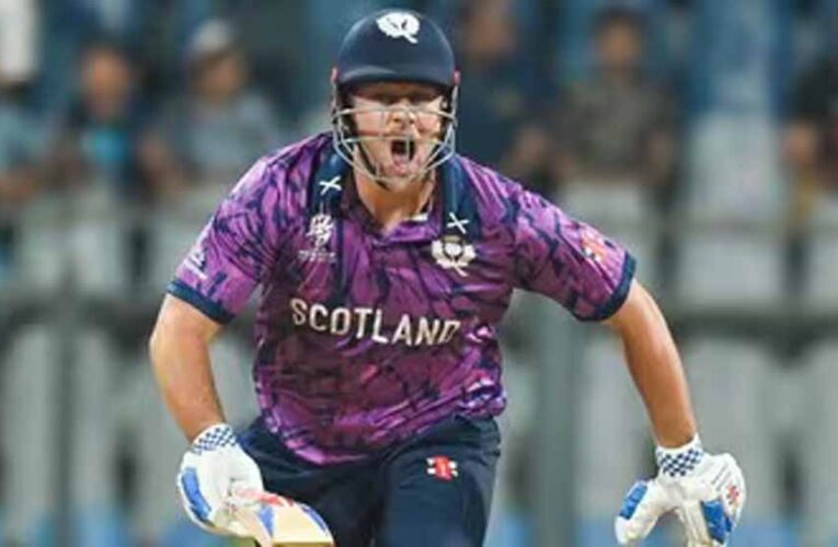 मैदान पर आपा खो बैठे जॉर्ज मुन्से, हेलमेट फेंकने के मामले में ICC ने लगाई फटकार