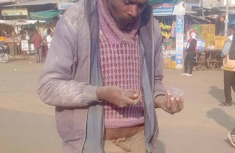 गली गली घूम रहे पागल इंसानों के लिए कोई नही हैं जिम्मेदार