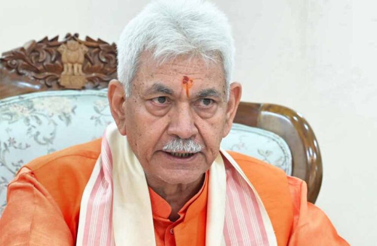 मनोज सिन्हा का कड़ा संदेश: देशद्रोह करने वालों को नहीं मिलेगी माफी, आतंकियों की सात पीढ़ियां भी याद रखेंगी