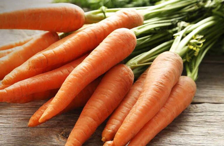 सर्दियों में गाजर खाने के फायदे जानकर आप भी इसे रोज़ डाइट में शामिल करेंगे